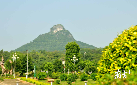 巾峰山。黃津 攝