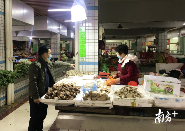 強(qiáng)化市場(chǎng)監(jiān)管，建立整改臺(tái)賬，發(fā)現(xiàn)一處，整改一處，銷號(hào)一處。